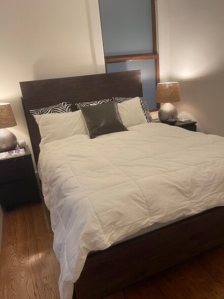 Building Photo - 418 Pleasant St