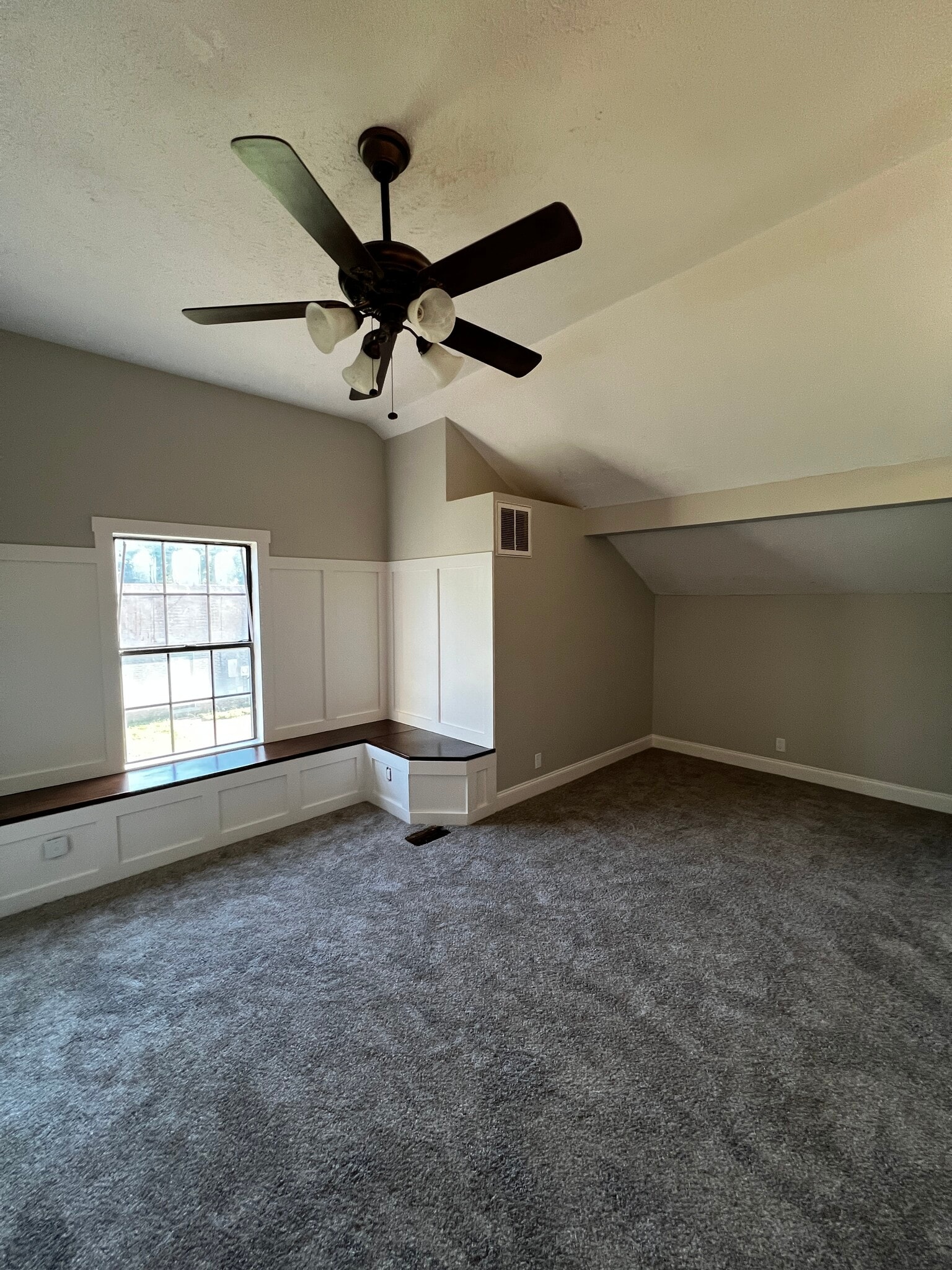 Building Photo - 2572 Exeter Dr