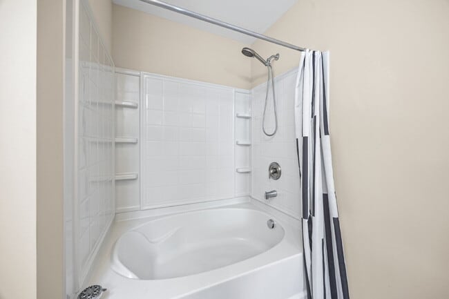 Building Photo - "Spacious 3-Bedroom Townhome with Fireplace, Pergola & Community Pool on Summerlake Drive!"