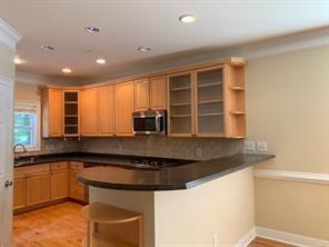 Building Photo - 1618 Chateau Club