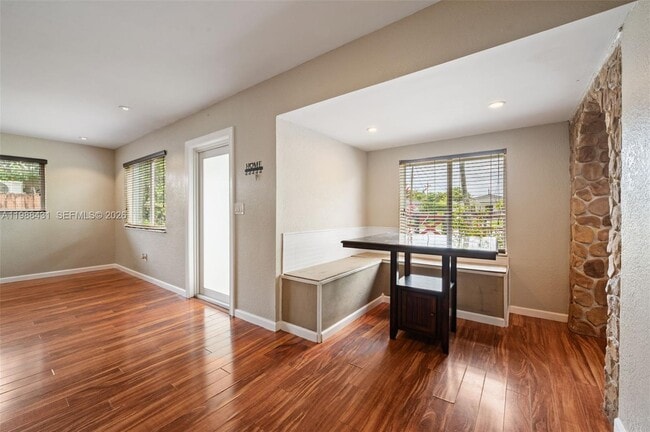 Building Photo - 7245 S Waterway Dr