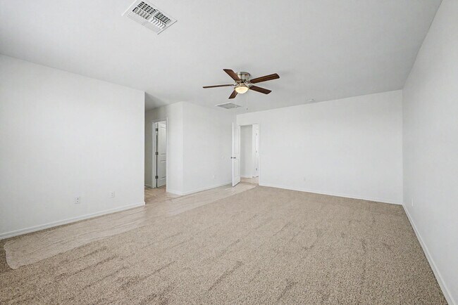 Building Photo - 35450 W Santa Clara Ave