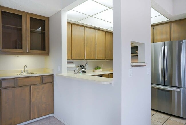 Building Photo - CDA NORTH CONDO - JUST LISTED ONE BEDROOM CONDO!