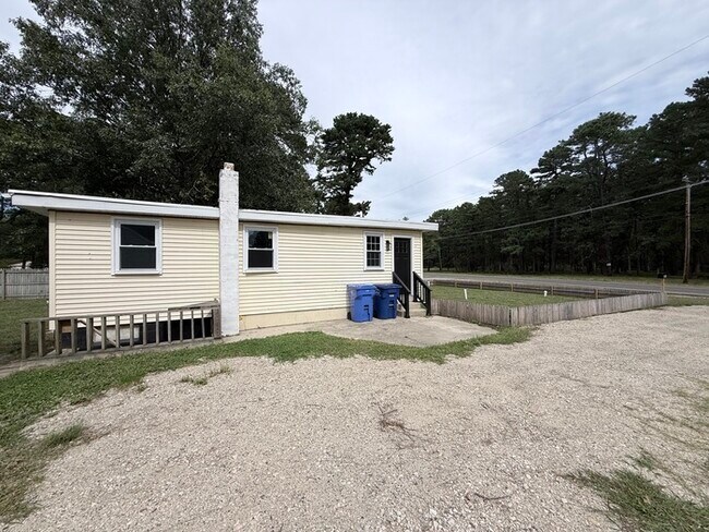 Building Photo - 2502 Range Rd