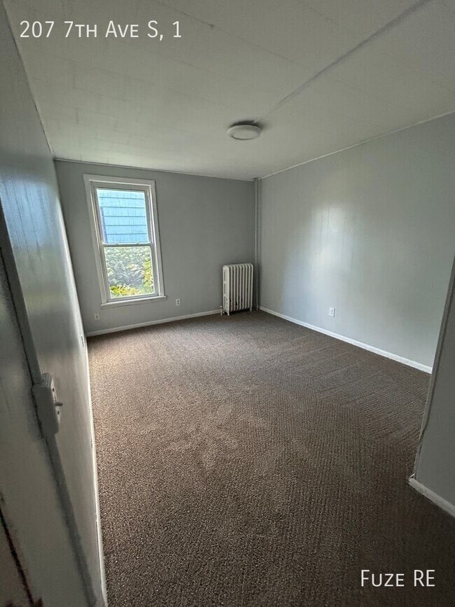 Building Photo - 207 7th Ave S
