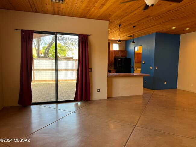Building Photo - 1717 N Baxter Dr