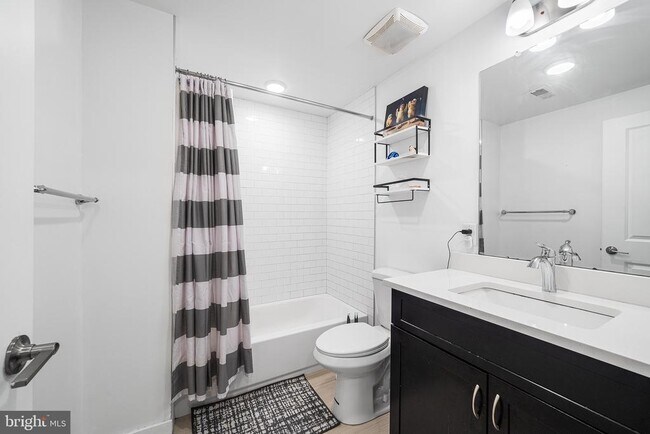 Building Photo - 1640 N 5th Ct