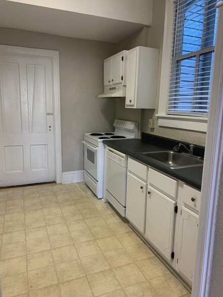 Building Photo - 2427 Vineville Ave