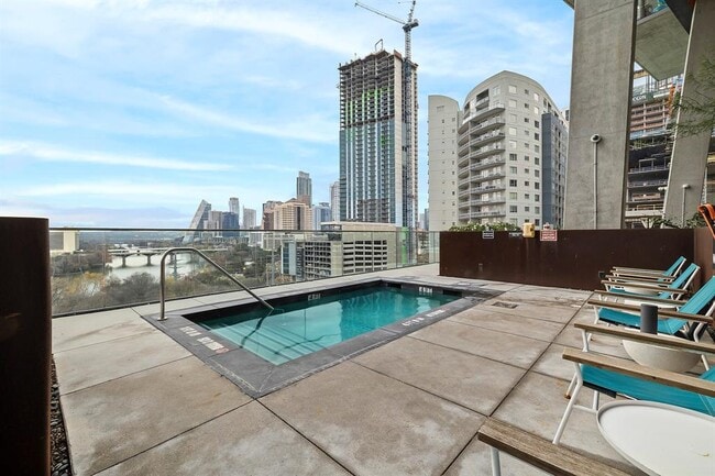 Building Photo - 70 Rainey St