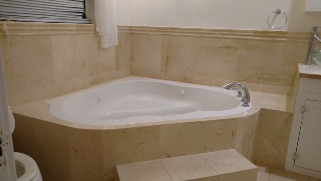 Master bathroom - 639 26th St