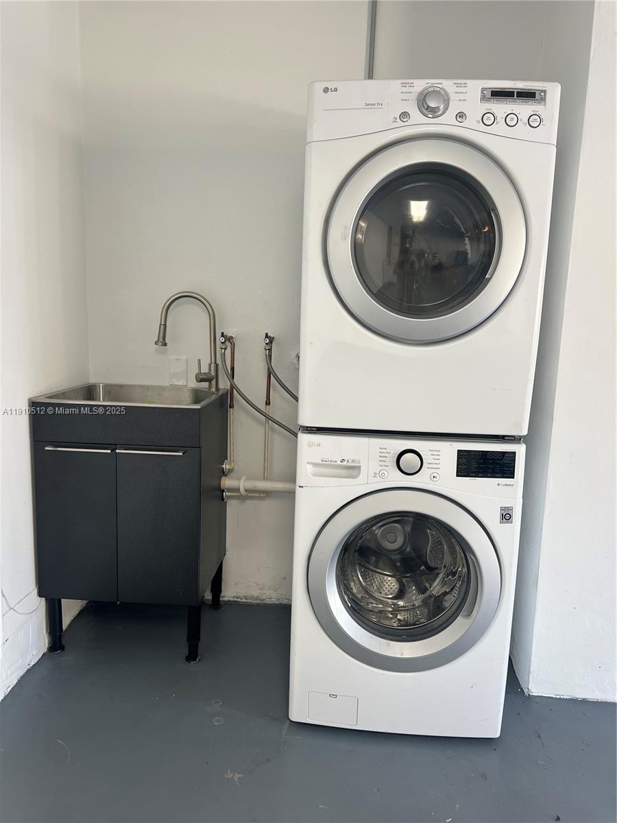 Building Photo - 1393 Majesty Ter