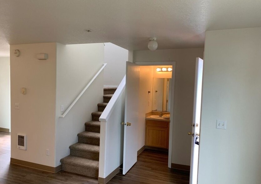 Building Photo - 1131 2nd St NW