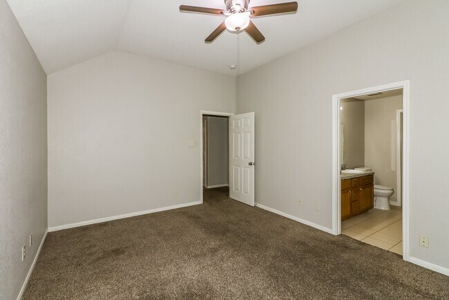 Building Photo - 11118 Opatrny Meadows Ln