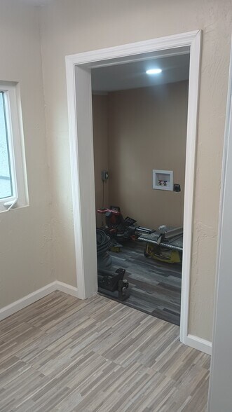 Building Photo - 2715 5th Ave E