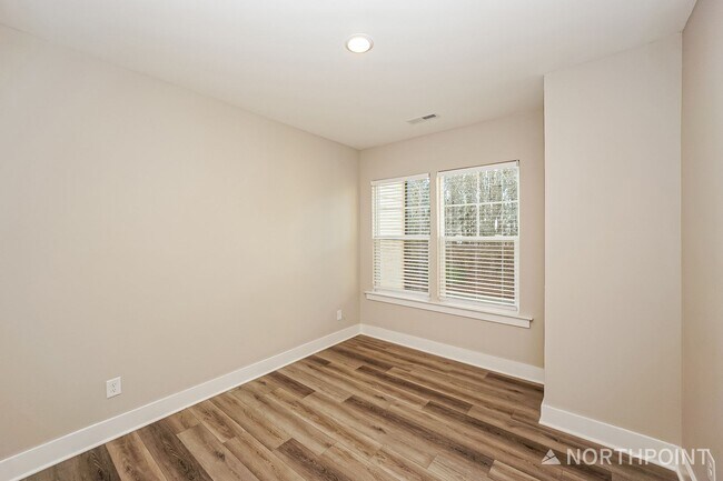 Building Photo - 114 Glencoe Ln