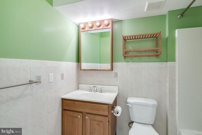 Building Photo - 2243 Kimball St
