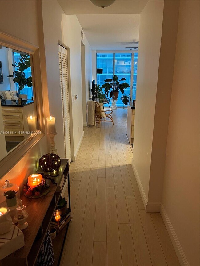 Building Photo - 1111 SW 1st Ave