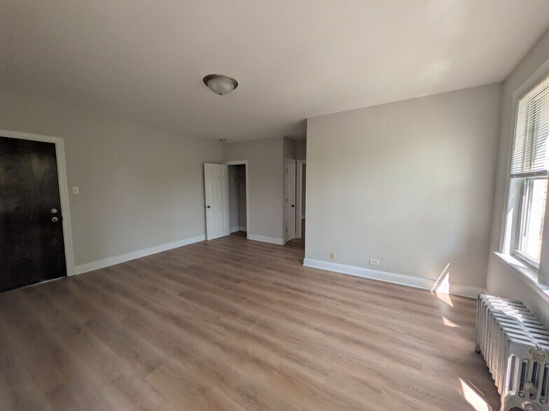 Building Photo - 2600 N Kimball Ave