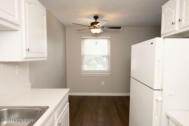 Building Photo - 4303 Landside Dr