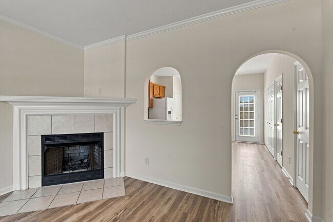 Building Photo - Charming 2-Bed Townhome in Hardison Hills