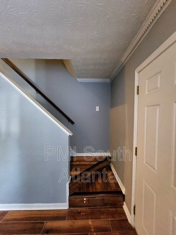 Building Photo - 143 Forrest Ave