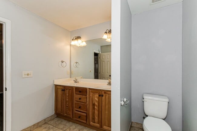 Building Photo - 453 Tocoa Rd