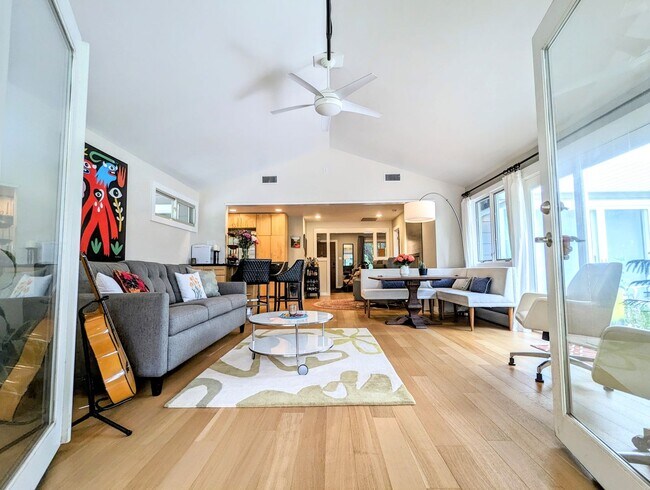 Building Photo - Remodeled Home Next To Zilker Park - 3 BR / 2 BA