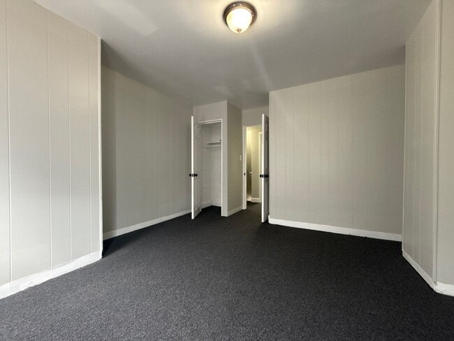 Building Photo - Three Bedroom Home In Baltimore City