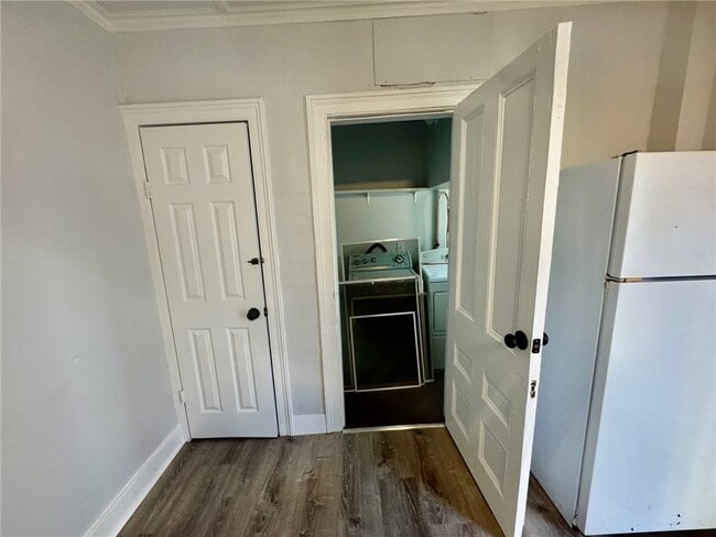 Building Photo - 113 W Main St