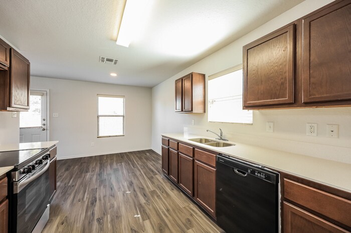 Building Photo - 8818 Scarlett Pl