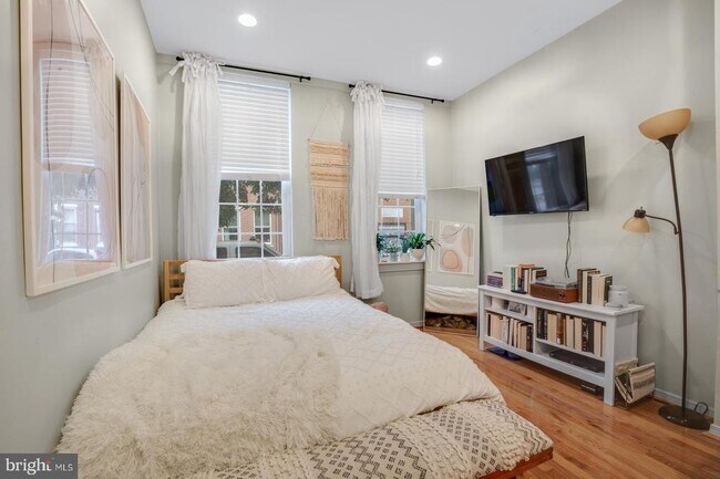 Building Photo - 626 S 19th St