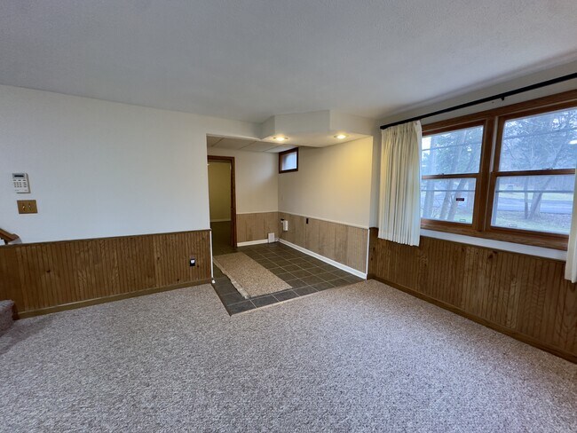 Building Photo - 690 Terrace Lake Rd