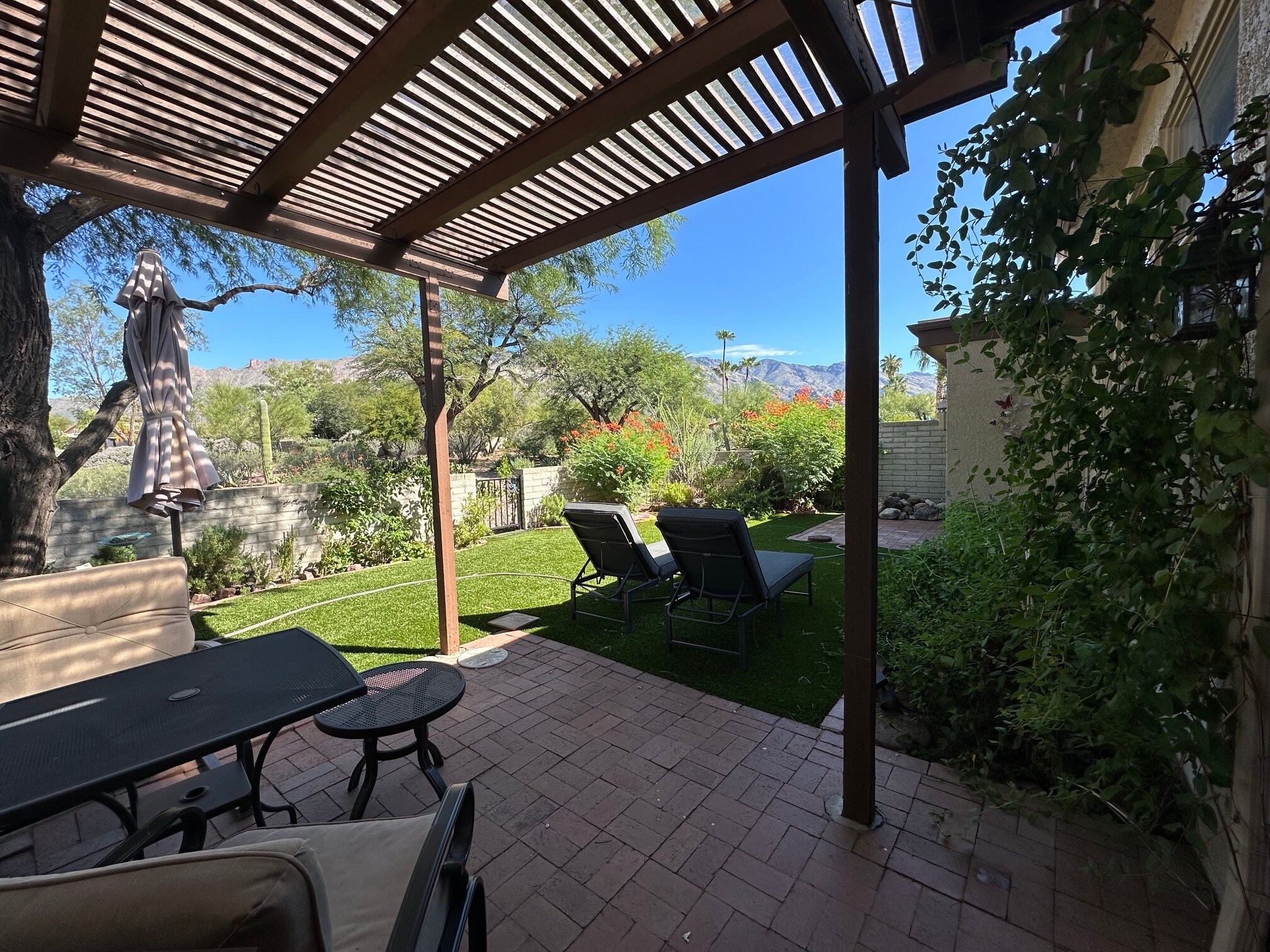 Building Photo - 5634 N Calle de la Reina