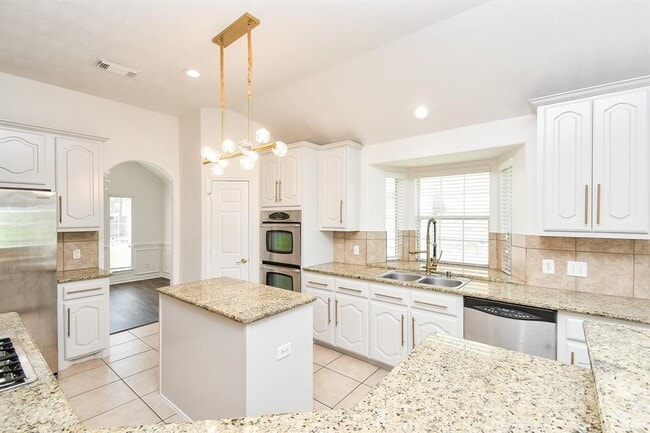 Building Photo - 10206 Hahns Peak Dr