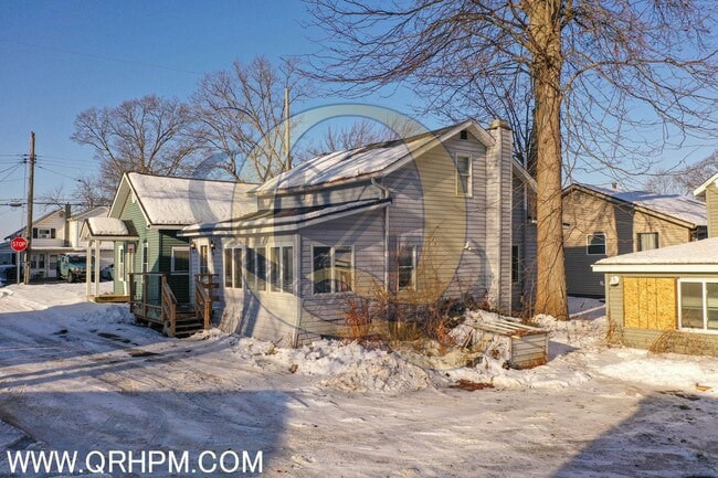 Building Photo - Available Now on Lake Fenton!!!