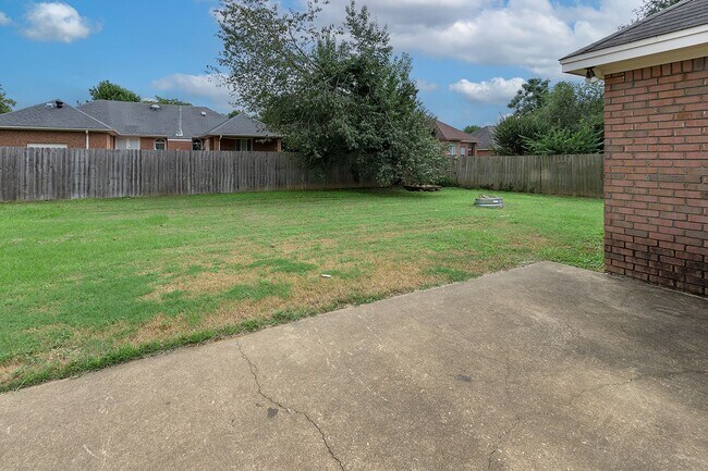 Building Photo - Home in Prattville