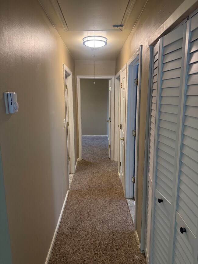 Building Photo - 40 Fairview Dr