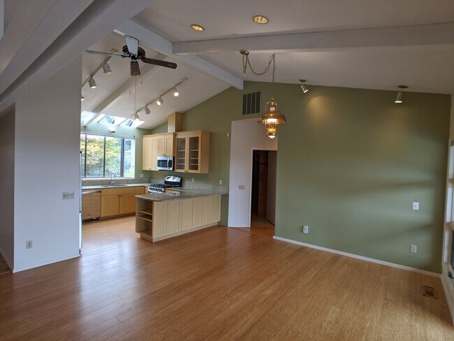 Building Photo - 3 bed 3 bath on 4.8 acres w/ beautiful wat...