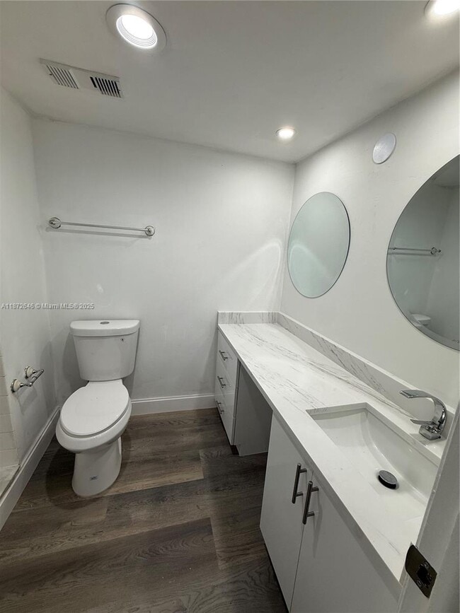 Building Photo - 9441 Live Oak Pl