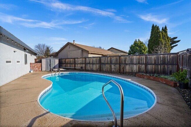 Building Photo - Charming 3-Bedroom Home with Pool