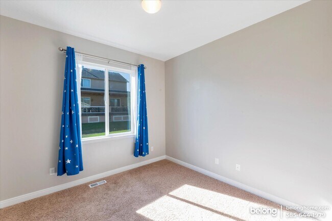 Building Photo - 3091 Sandpiper Rd