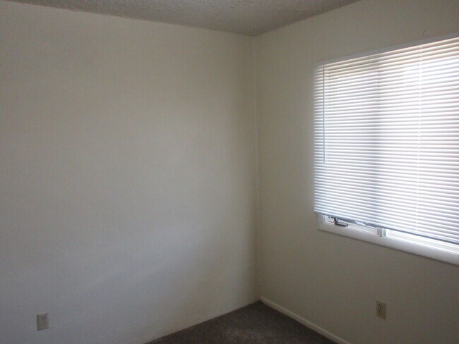 Building Photo - 1803 S Gillette Ave