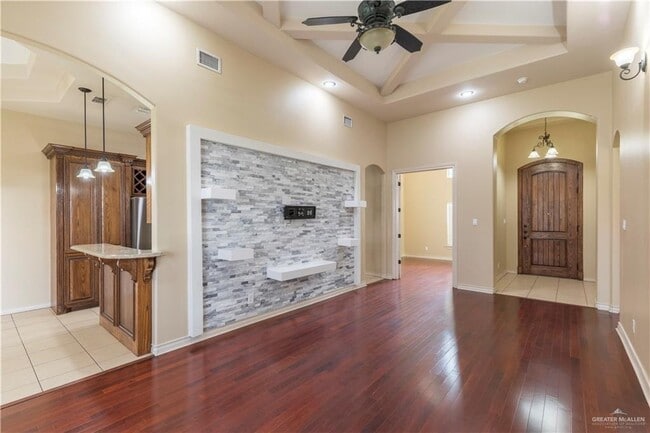 Building Photo - 15 Toronto Ave