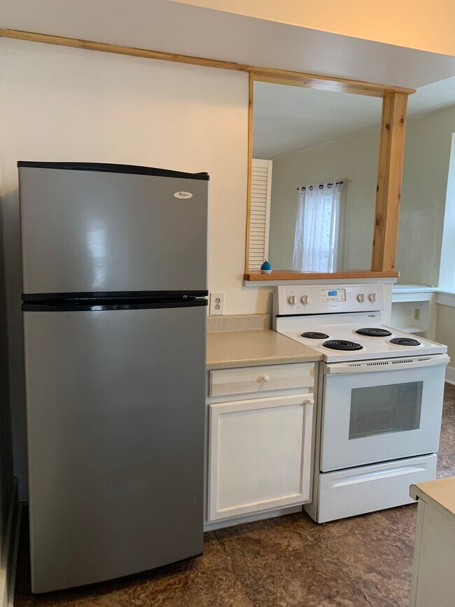 Building Photo - 329 W Claflin Ave