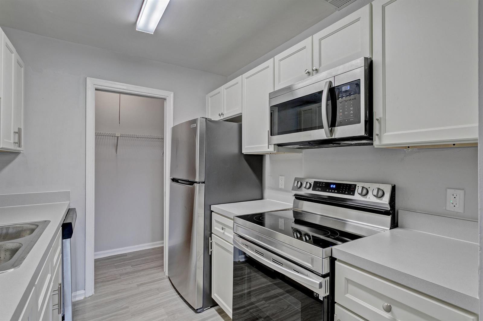 Building Photo - 9186 Roan Ln