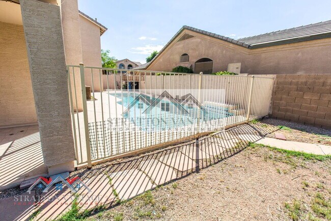 Building Photo - 960 E Constitution Dr