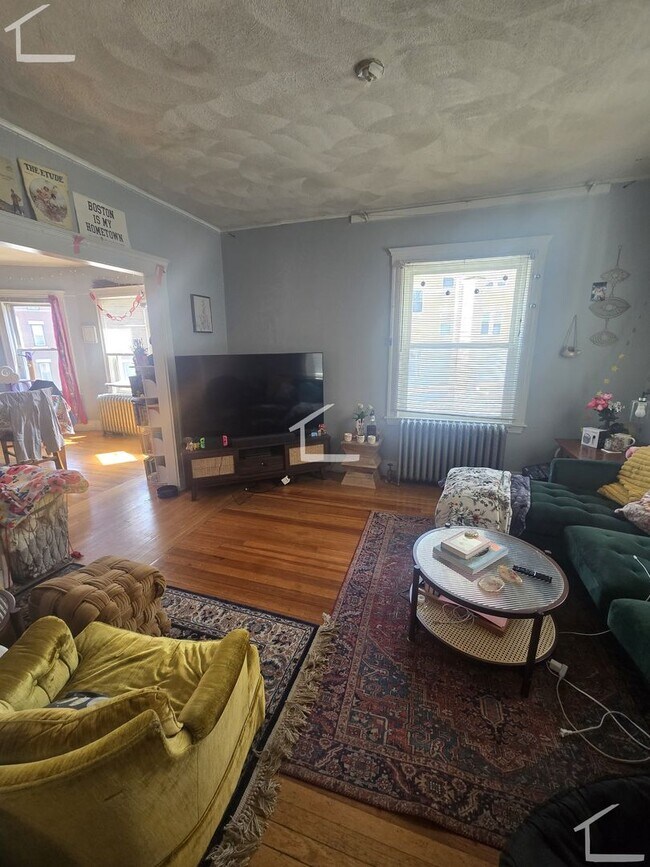 Building Photo - Spacious 3 bed in Brighton...