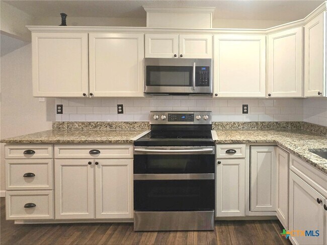 Building Photo - 406 Oak St