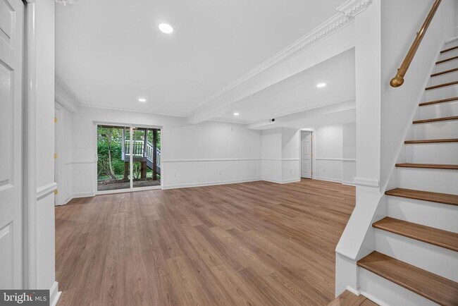 Building Photo - 221 Spring Race Ct