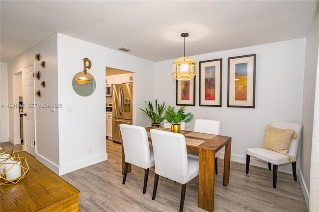 Building Photo - 9341 Green Meadows Way